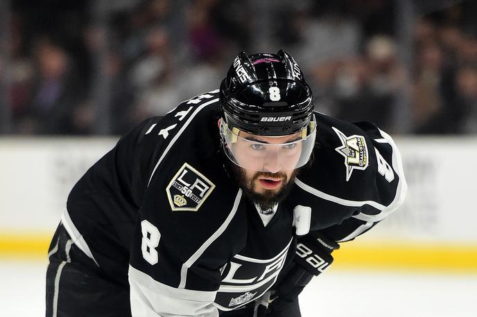 Drew Doughty Los Angeles King | Eden od nosilcev igre Los Angeles Kings Drew Doughty si je na pripravljalni tekmi poškodoval gleženj. Čakata ga operacija in daljše okrevanje. | Foto Getty Images