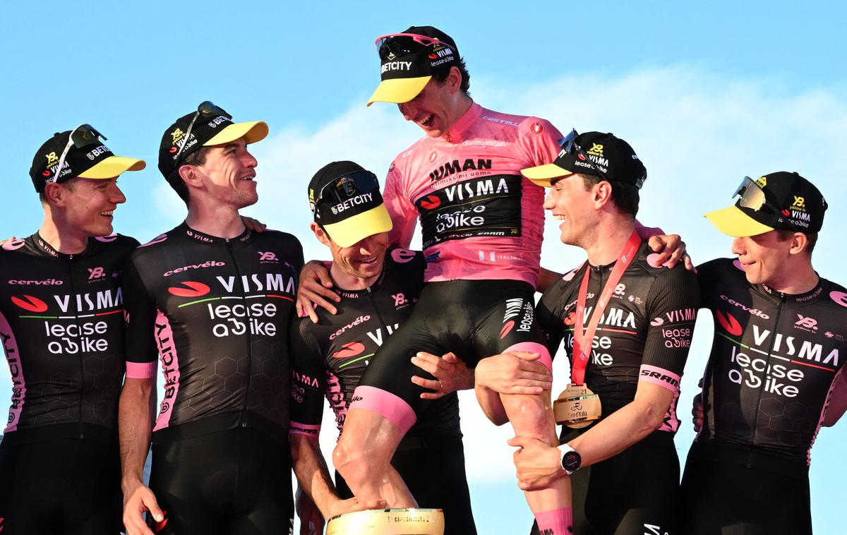 Simon Yates, Giro 2025 | Nizozemska ekipa Visma | Lease a Bike po zmagi na Giru samozavestno pogleduje proti Touru. | Foto Reuters