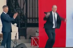 Plešoči minister obnorel množico: znova zaplesal, da se je tresel oder #video