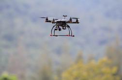 Upravljalci dronov, pozor, tu je prvi izpitni rok agencije