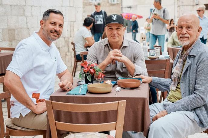 Malkovich | Hrvaški minister za turizem Tonči Glavina in producent Pete Radovich z igralcem Johnom Malkovichem na snemanju promocijskega spota za Hrvaško | Foto HTZ