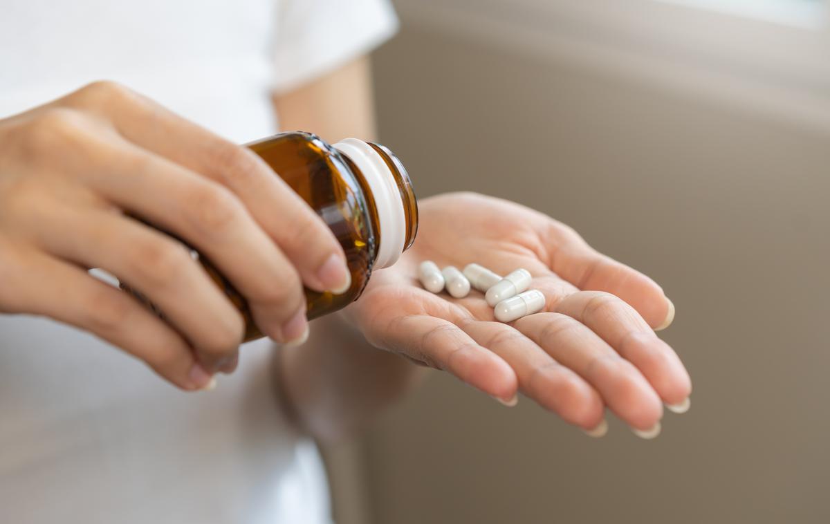 Prehranska dopolnila | Zdravstveni inšpektorat svetuje potrošnikom, da redno spremljajo objave na njihovi spletni strani o tveganih spletnih straneh. | Foto Shutterstock