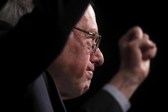 Sanders presenetil Clintonovo, Trump melje naprej