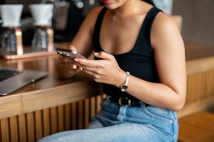 ženska, telefon | Foto: Shutterstock