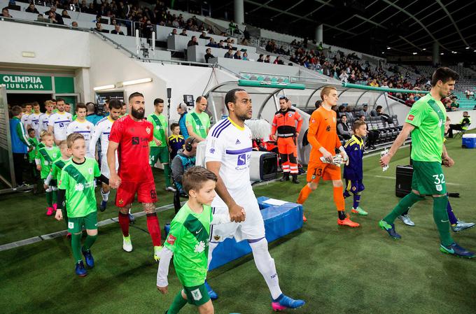 Na pokalni tekmi leta 2017 sta bila tako Marcos Tavares kot Nemanja Mitrović kapetana večnih tekmecev. | Foto: Reuters