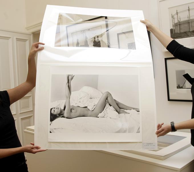 Podobno kot pri Melanii, ko je pred lanskimi volitvami izbruhnila afera z njenimi golimi fotografijami, so tudi pri Carli Bruni, ko je leta 2008 postala francoska prva dama, naenkrat prišle v javnost njene gole fotografije. | Foto: Getty Images