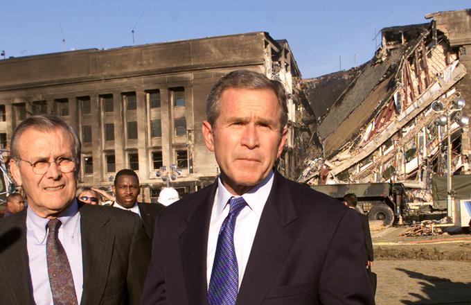 Ameriški predsednik George Bush mlajši je leta 2003 napadel članico "Osi zla" - Sadamov Irak. | Foto: Reuters