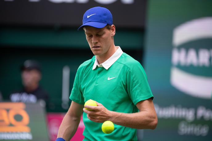 Jannik Sinner | Jannik Sinner je presenetljivo hitro izpadel na turnirju v Halleju. | Foto Guliverimage