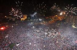 Padla Mursijeva vlada, množice slavijo