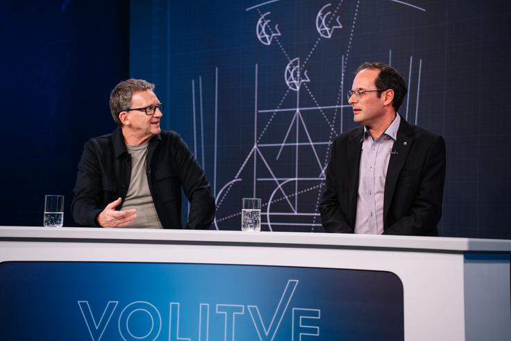 Odziv Slovenije na trenutno dogajanje v svetu sta komentirala sociolog Samo Uhan in politični analitik Gorazd Kovačič.  | Foto: Jan Lukanović
