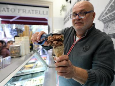 Brezplačni sladoled za vse: banjice so želeli izprazniti do konca #video #foto
