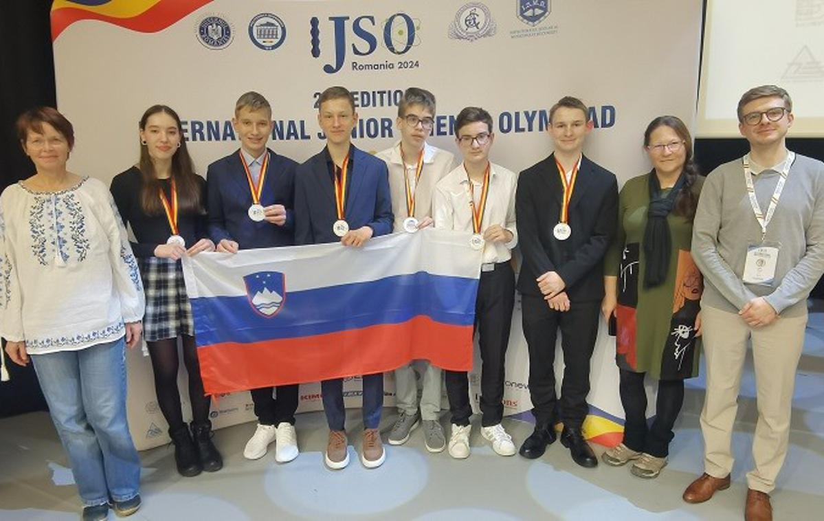 IJSO 2024 | Mladi slovenski naravoslovci na mednarodnih mladinskih naravoslovnih olimpijadah žanjejo velike uspehe. Lani so v Bukarešti dosegli do zdaj najboljši uspeh in domov odnesli kar šest medalj – dve zlati in štiri srebrna odličja, s čimer so postali tudi najuspešnejša evropska država med 18 sodelujočimi iz Evrope. Fotografija je iz Bukarešte. | Foto STA