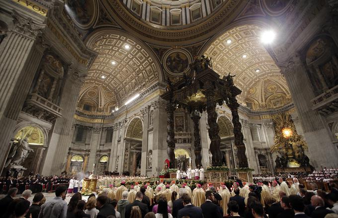 V petek je papež v baziliki svetega Petra vodil bogoslužje velikega petka. | Foto: Reuters