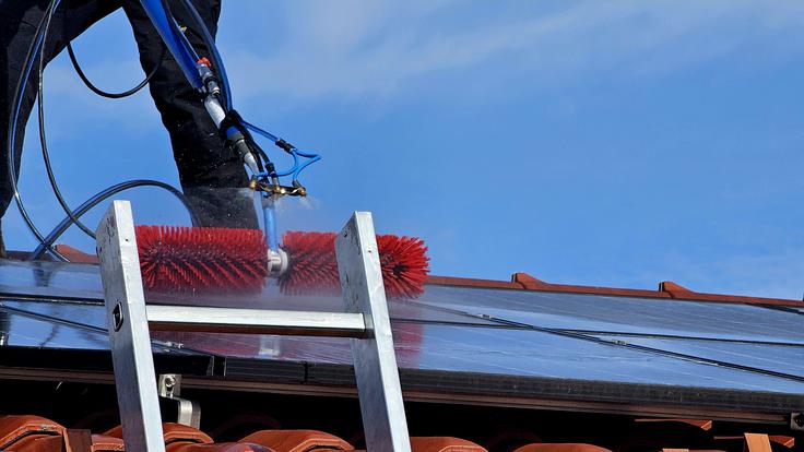 Erasol, čiščenje sončnih panelov, sončna elektrarna | Foto: Erasol