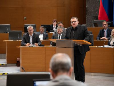 Maljevac preživel interpelacijo: Minister za solidarno prihodnost ostaja na položaju