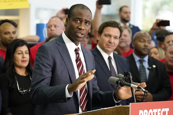 Ladapo, ki nasprotuje cepljenjem, je profesor zdravstvenih ved na državni univerzi Floride, doktoriral pa je na univerzi Harvard. | Foto: Guliverimage