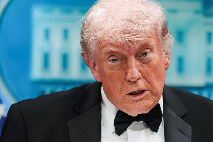 Donald Trump | Trump se je tudi razburil nad novinarko Norah O'Donnell, ko je prebrala del manifesta, ki ga je napisal 31-letni storilec Cole Tomas Allen in v katerem je izrazil vrsto stališč proti predsedniku ter napovedal, da bo streljal na člane njegove administracije. | Foto Reuters