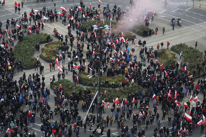 V sredo se je več tisoč poljskih nacionalistov in skrajnih desničarjev udeležilo shoda v središču poljske prestolnice. | Foto: Reuters