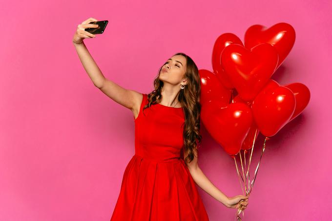 snemanje valentinovo selfie | Foto: Getty Images