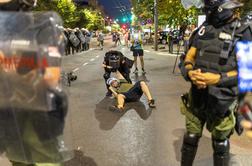 Policijsko nasilje v Srbiji: "Odgovorili so mi, da ga peljejo na streljanje"