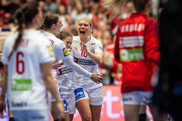 V polfinale še Švedinje in Danke