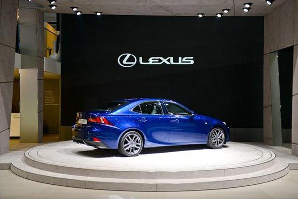 Lexus na avtosalonu Ženeva 2013