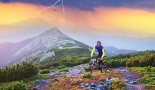 Kje boste najbolj varni, če vas v gorah ujame nevihta? #video