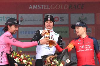 Pogačar ni dolgo počival, že jutri ga čaka nova dirka