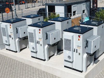Se hranilnik energije izplača? BISOL Energija primerja prihodek treh sončnih elektrarn v 2026.