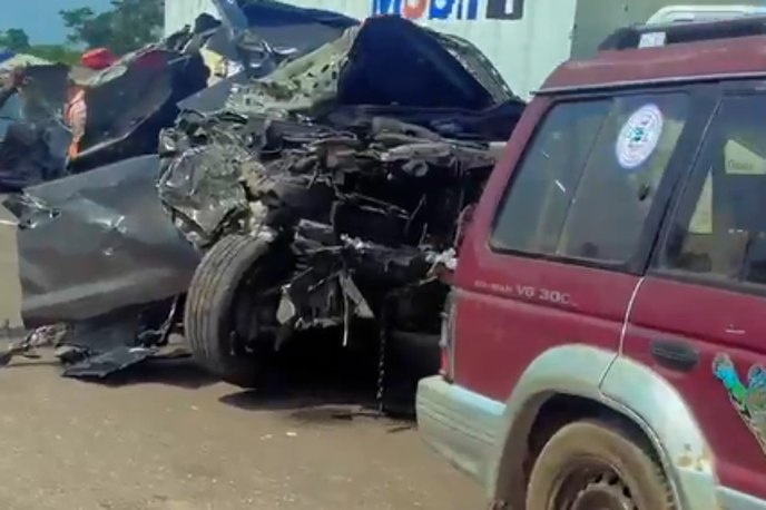 Prometna nesreča | Razbitina vozila znamke Lexus, v katerem se je prevažal Anthony Joshua. | Foto omrežje X