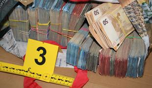 Kaj bo policija naredila z najdenimi 1,8 milijona evrov? #foto