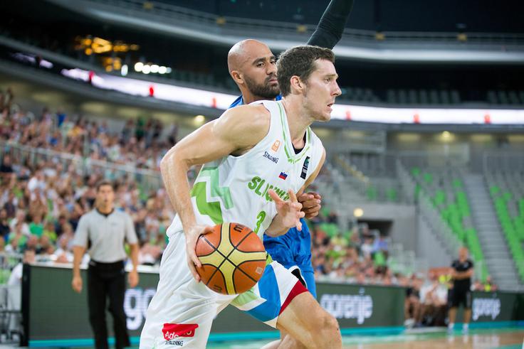 Goran Dragić je tekmo končal pri 12 točkah, devetih podajah in sedmih izgubljenih žogah. | Foto: Vid Ponikvar