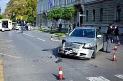 V nesreči v Ljubljani huje poškodovan motorist