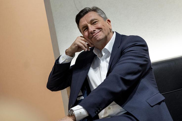 Tudi nekdanji predsednik republike Borut Pahor je v zadnjih letih zajadral v podjetniške vode in kot podjetnik sodeluje z različnimi blagovnimi znamkami. Kot je razvidno iz njegovih objav na družbenih omrežjih, jih Pahor redno označuje z ustreznimi besedami, kot je oglas ali sodelovanje. | Foto: Ana Kovač