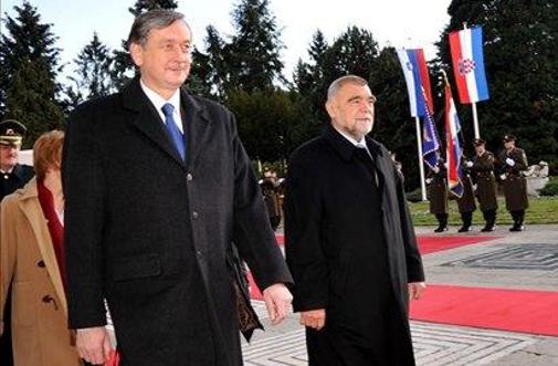 Mesić za spravo med Hrvaško, Slovenijo in Italijo zaradi vojnih grozot