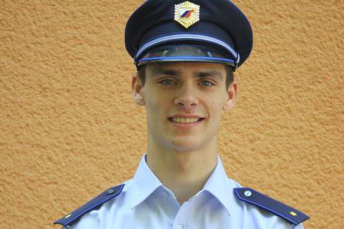 Tim Gajser | Tim Gajser je v policiji zaposlen od 26. maja 2016. "Postati policist so bile vedno moje sanje. Že ko sem bil čisto majhen, sem si to želel, še preden je prišel motokros," je takrat dejal Gajser. | Foto policija