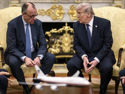 Trump razmišlja o zmanjšanju števila ameriških vojakov v Nemčiji. Merz ni podal komentarja.