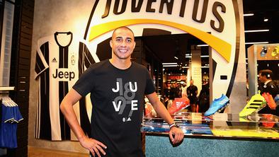 Ambasador Juventusa Trezeguet vozil pijan in nadiral policiste