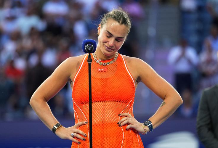 Arina Sabalenka je na novinarski konferenci priznala, da je težko brzdati čustva po takšnem porazu. | Foto: Reuters