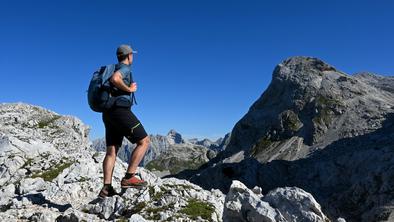 Pohod po samotni dolini za Kopico na mogočni Kanjavec #video