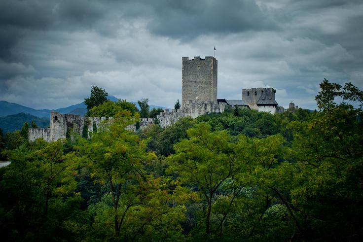 V 15. stoletju je bil na podlagi legende o svetem Juriju ustanovljen protiturški viteški Zmajev red, katerega člani so bili tudi celjski grofje. | Foto: Ana Kovač