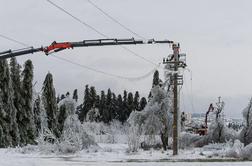 Četrt milijona ljudi v državi brez elektrike (foto)