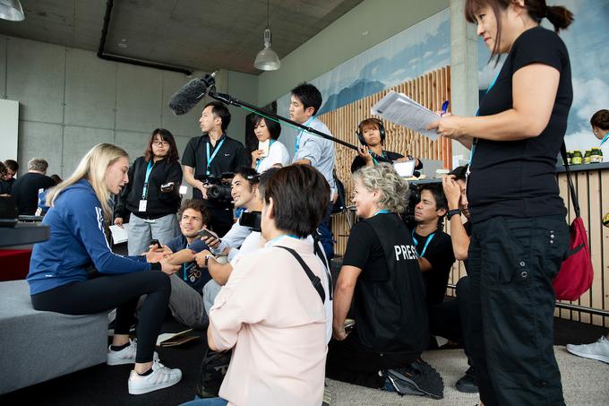 Zanimanje pretežno japonskih medijev za Garnbretovo na letošnjem svetovnem prvenstvu v Innsbrucku. | Foto: Urban Urbanc/Sportida