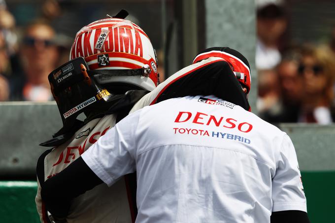 Kazuki Nakajima je bil pred zmago, a mu je pet minut pred koncem odpovedala tehnika. Nesrečna posadka Toyote pa je celo zpadla iz seštevka celotne dirke. | Foto: Guliverimage/Getty Images