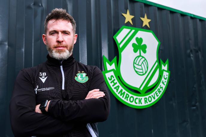 Stephen Bradley Shamrock Rovers | Trener Shamrock Rovers Stephen Bradley se je kot mladenič dokazoval pri Arsenalu, kjer ni pustil resnejšega pečata. Bil je zvezni igralec, v nadaljevanju kariere pa večinoma igral v irskem prvenstvu. Shamrock Rovers vodi od leta 2016. | Foto Guliverimage