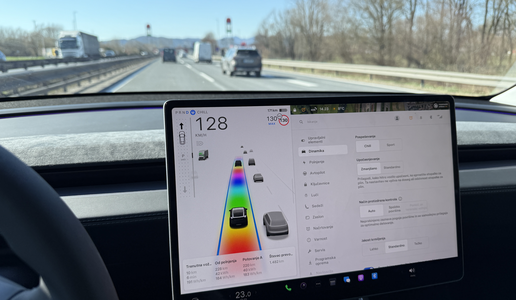 Očitno kmalu Teslin preobrat na sredinskem zaslonu #foto