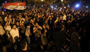V spopadih med protestniki in policijo v Iraku več žrtev