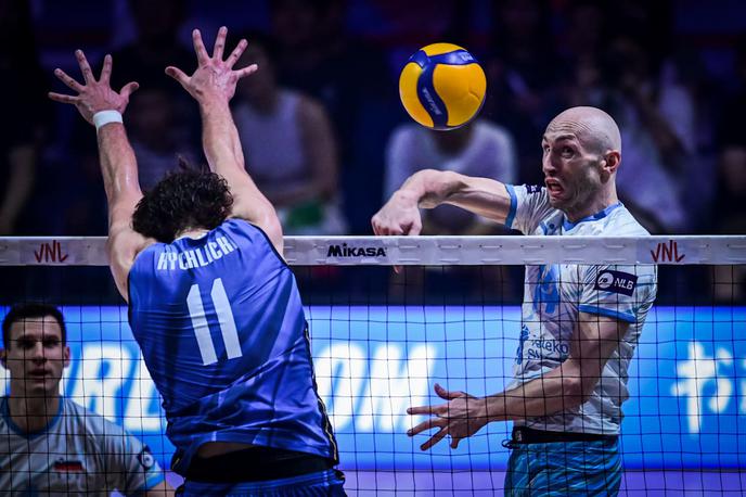 slovenska odbojkarska reprezentanca : Italija, polfinale lige narodov | Slovenski odbojkarji so v polfinalu lige narodov izgubili s svetovnimi prvaki Italijani, v nedeljo jih čaka tekma za tretje mesto. | Foto VolleyballWorld