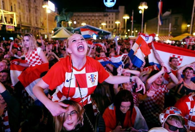Danes bo na Hrvaškem dvoboj osmine finala SP 2018 na ulicah spremljalo na tisoče navijačev. Podobno bo tudi na Danskem. | Foto: Reuters