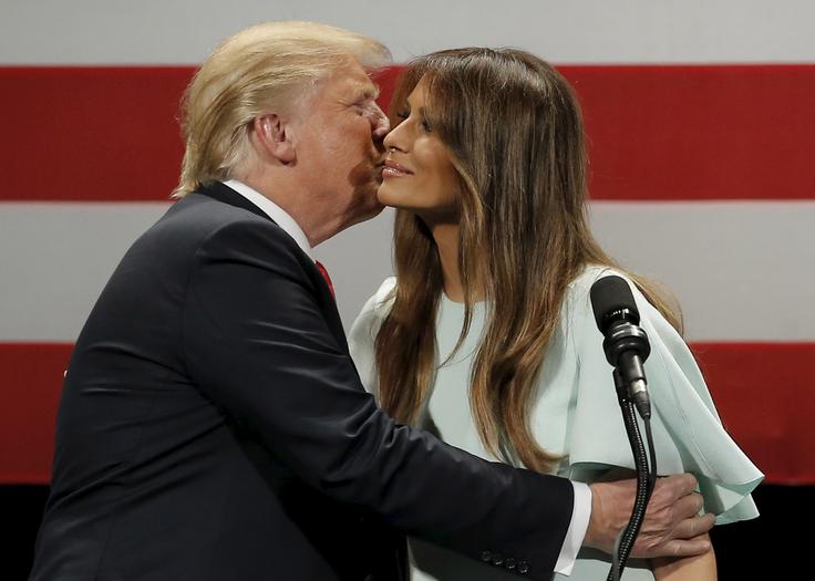 Tajni agenti varujejo tudi zakonce kandidatov, torej tudi Melanio Trump. | Foto: Reuters